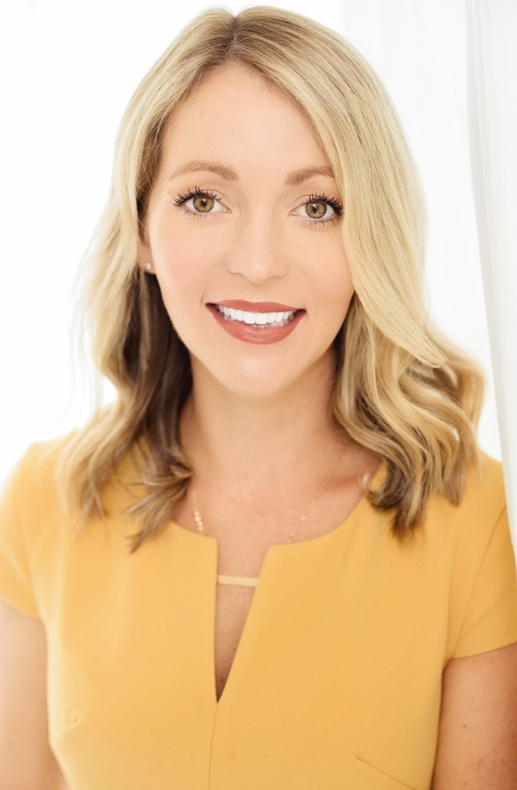 Amanda Elliott headshot24